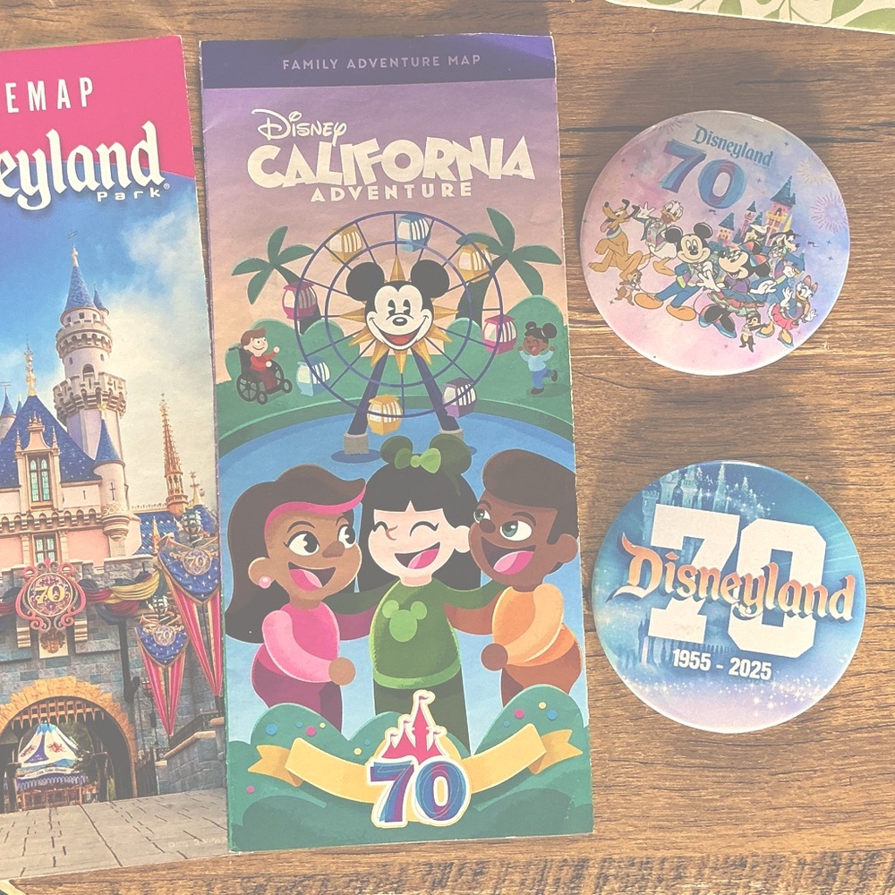 NEW “LIMITED EDITION” DISNEYLAND 70TH
ANNIVERSARY BUTTON— PIN AND TWO
MAPS SET